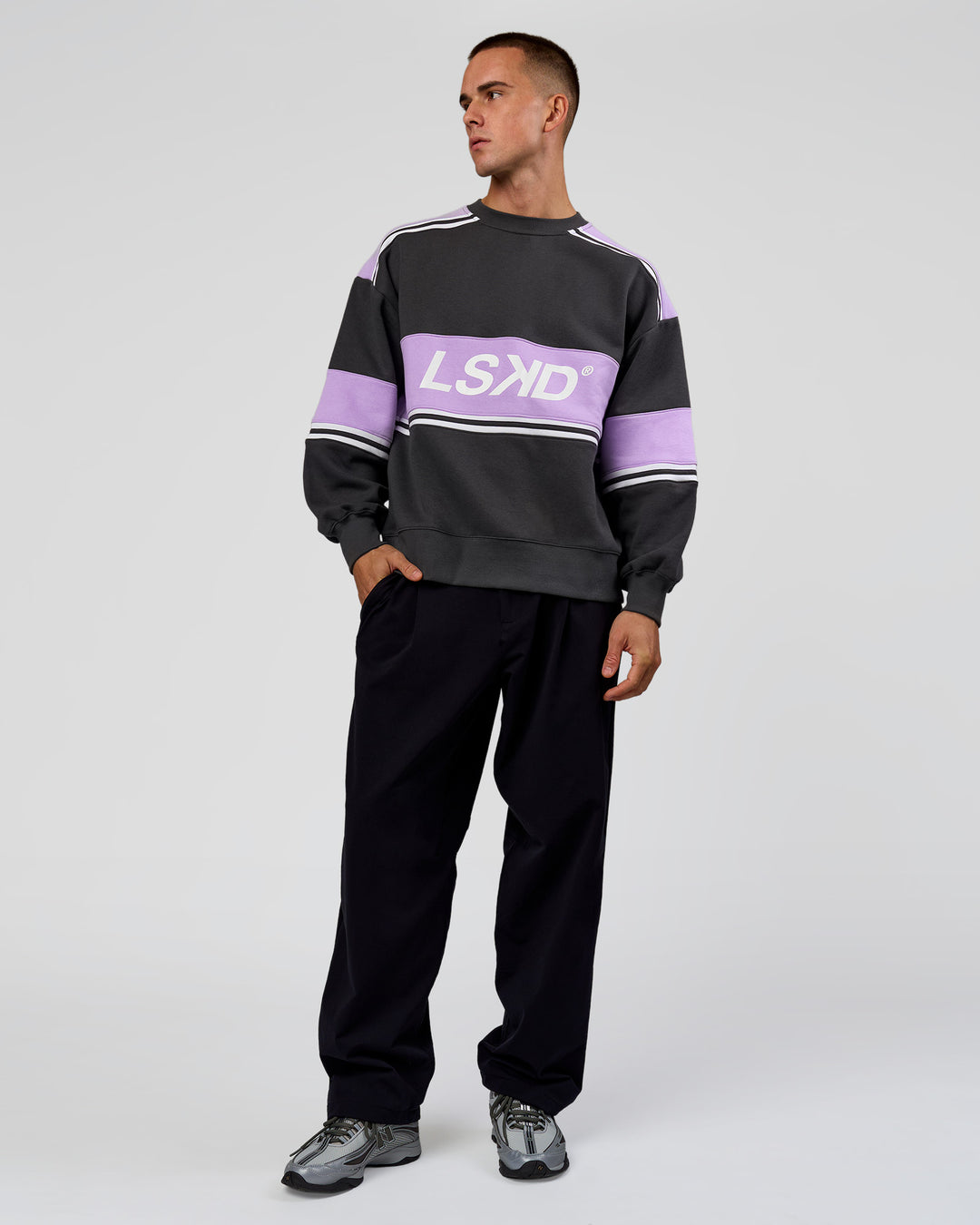 Man wearing A-Team Sweater Oversize in Dark Storm-Pale Lilac | Model:Albert | Size:M - view 6