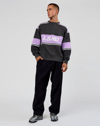 Man wearing A-Team Sweater Oversize in Dark Storm-Pale Lilac | Model:Albert | Size:M | Thumbnail Index: 5
