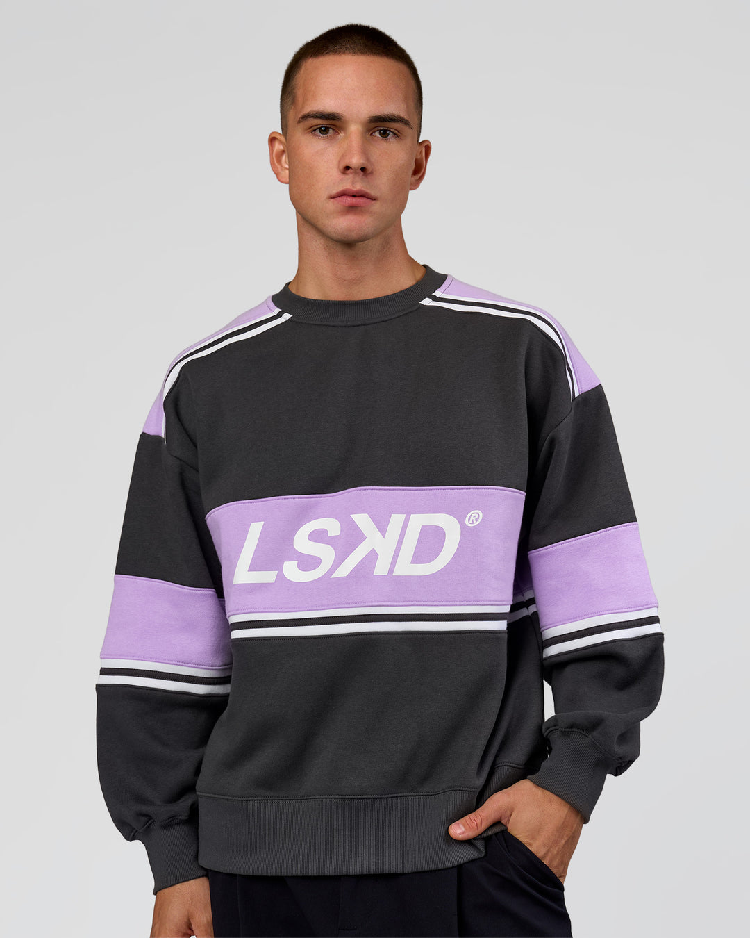 Man wearing A-Team Sweater Oversize in Dark Storm-Pale Lilac | Model:Albert | Size:M - view 3