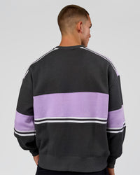 Man wearing A-Team Sweater Oversize in Dark Storm-Pale Lilac | Model:Albert | Size:M | Thumbnail Index: 3