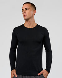 Man wearing AeroFLX+ Seamless Long Sleeve Tee (Set in Sleeve) in Black/Black | Model:Albert | Size:M | Thumbnail Index: 0