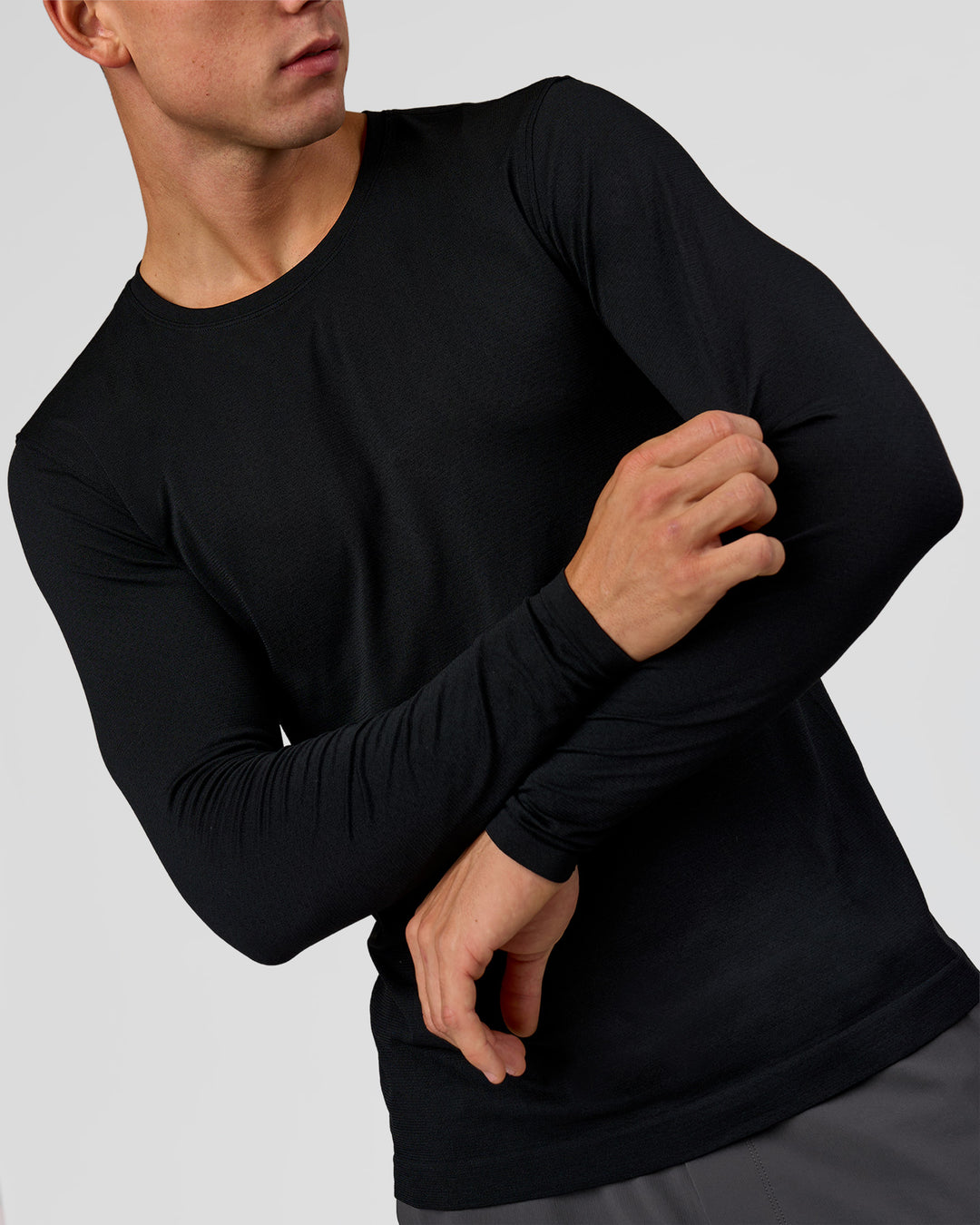 Man wearing AeroFLX+ Seamless Long Sleeve Tee (Set in Sleeve) in Black/Black | Model:Albert | Size:M - view 3