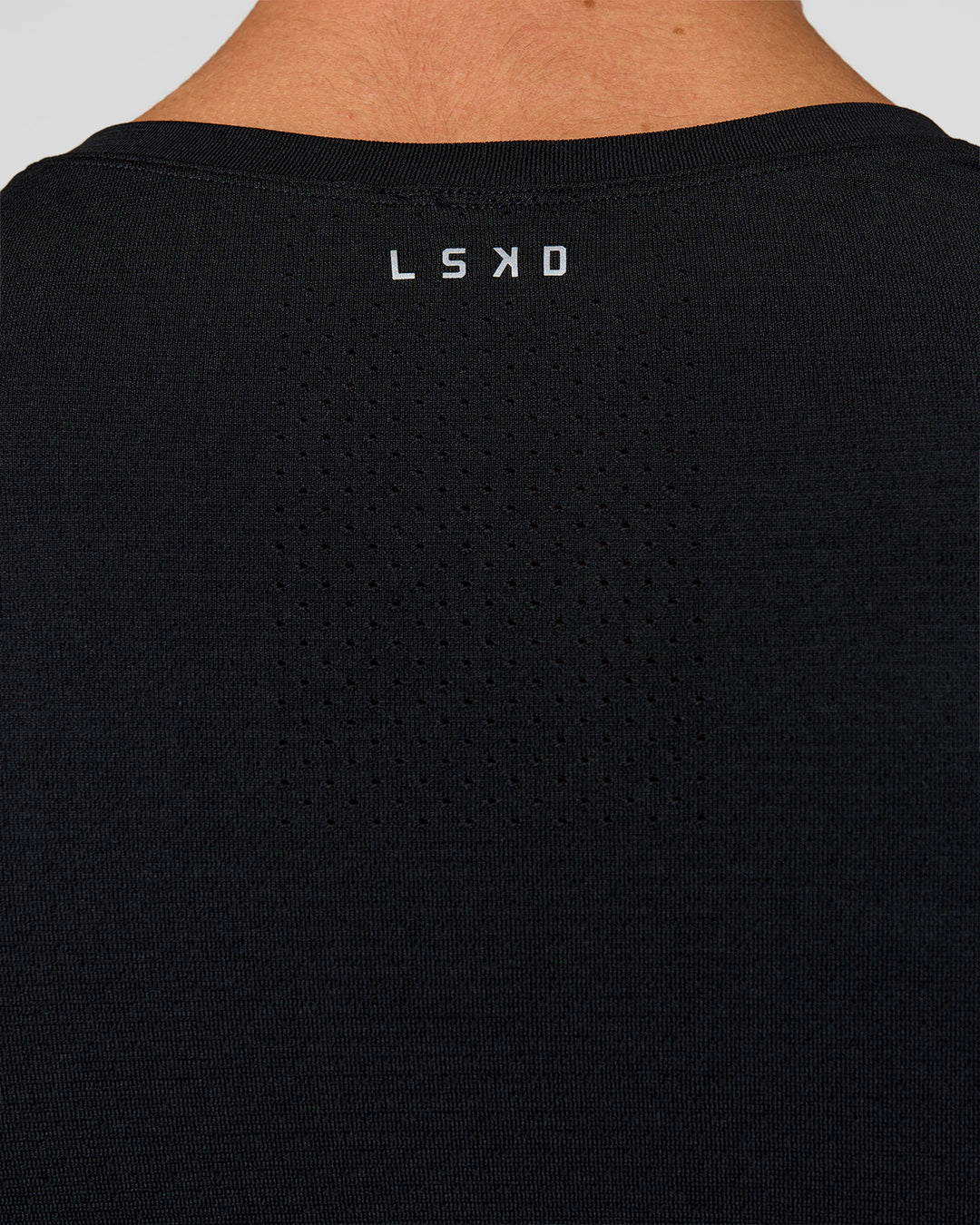 Man wearing AeroFLX+ Seamless Long Sleeve Tee (Set in Sleeve) in Black/Black | Model:Albert | Size:M - view 4