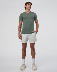 Man wearing AeroFLX+ Seamless Set In Tee - Graphite/Graphite | Model:Konnor | Size:M | Thumbnail Index: 5