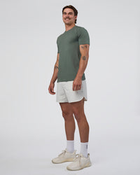Man wearing AeroFLX+ Seamless Set In Tee - Graphite/Graphite | Model:Konnor | Size:M | Thumbnail Index: 2
