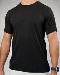 Man wearing AeroFLX+ Seamless Set In Tee Jacquard - Black | Model:Jaiden | Size:M | Thumbnail Index: 4