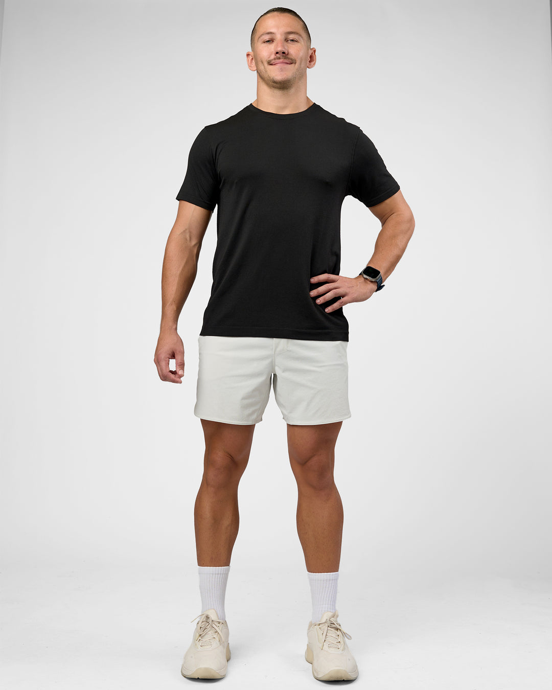 Man wearing AeroFLX+ Seamless Set In Tee Jacquard - Black | Model:Jaiden | Size:M - view 6