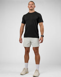 Man wearing AeroFLX+ Seamless Set In Tee Jacquard - Black | Model:Jaiden | Size:M | Thumbnail Index: 2