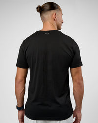 Man wearing AeroFLX+ Seamless Set In Tee Jacquard - Black | Model:Jaiden | Size:M | Thumbnail Index: 3
