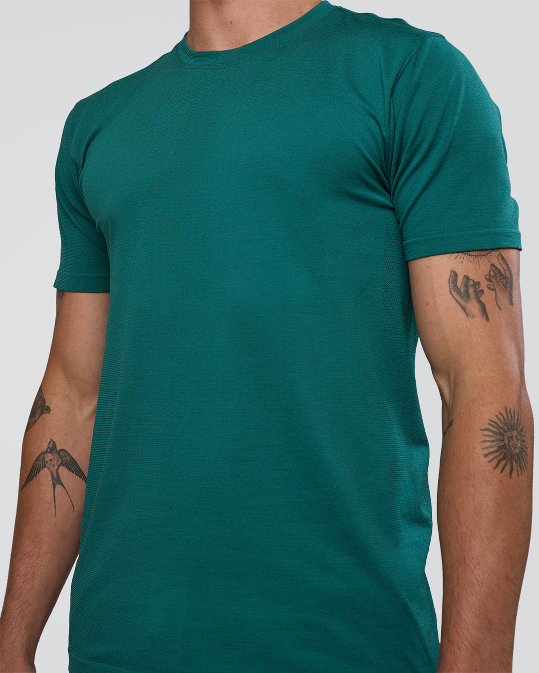 Man wearing AeroFLX+ Seamless Set In Tee - Teal/Teal | Model:Konnor | Size:M - view 5