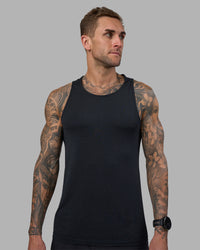 Man wearing AeroFLX+ Seamless Tank - Black Marl | Model:Tommy | Size:M | Thumbnail Index: 5