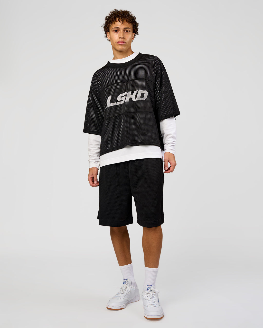 Man wearing AirCore Jersey - Black-Black | Model:Leandro | Size:M - view 10