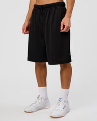 Man wearing AirCore Mesh 7" Short - Black | Model:Leandro | Size:M | Thumbnail Index: 0