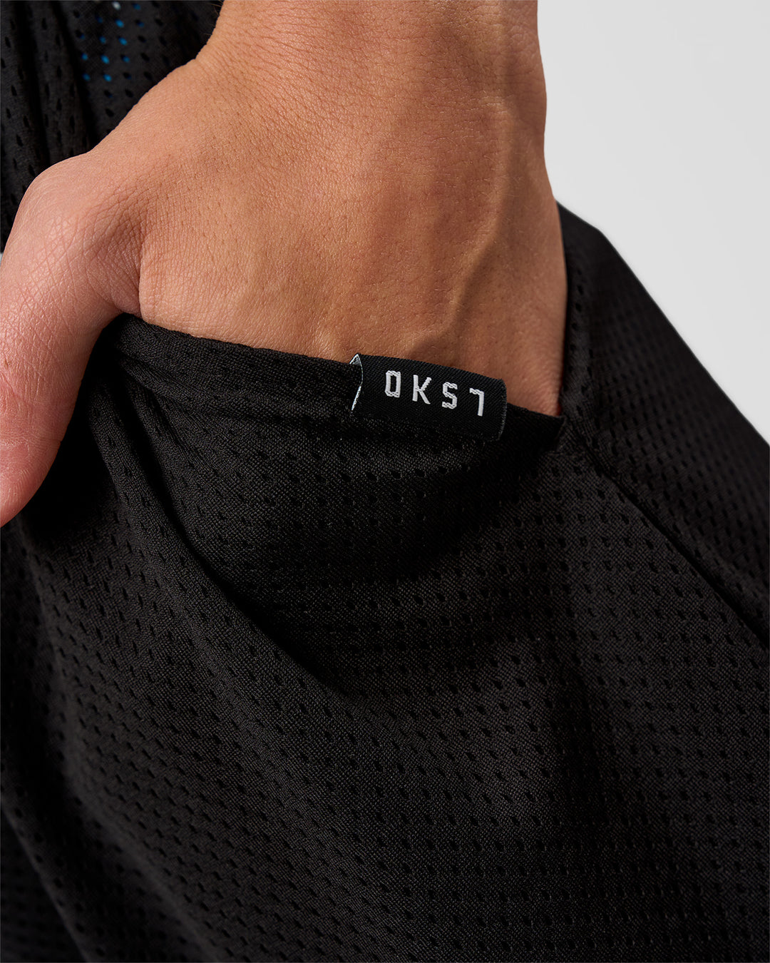 Man wearing AirCore Mesh 7" Short - Black | Model:Leandro | Size:M - view 3