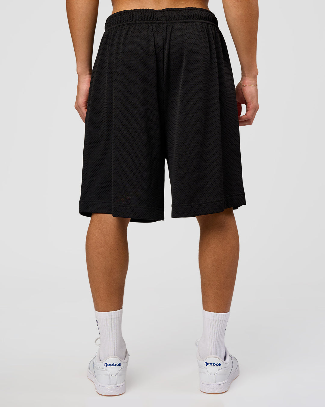 Man wearing AirCore Mesh 7" Short - Black | Model:Leandro | Size:M - view 4