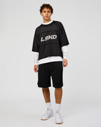 Man wearing AirCore Mesh 7" Short - Black | Model:Leandro | Size:M | Thumbnail Index: 1