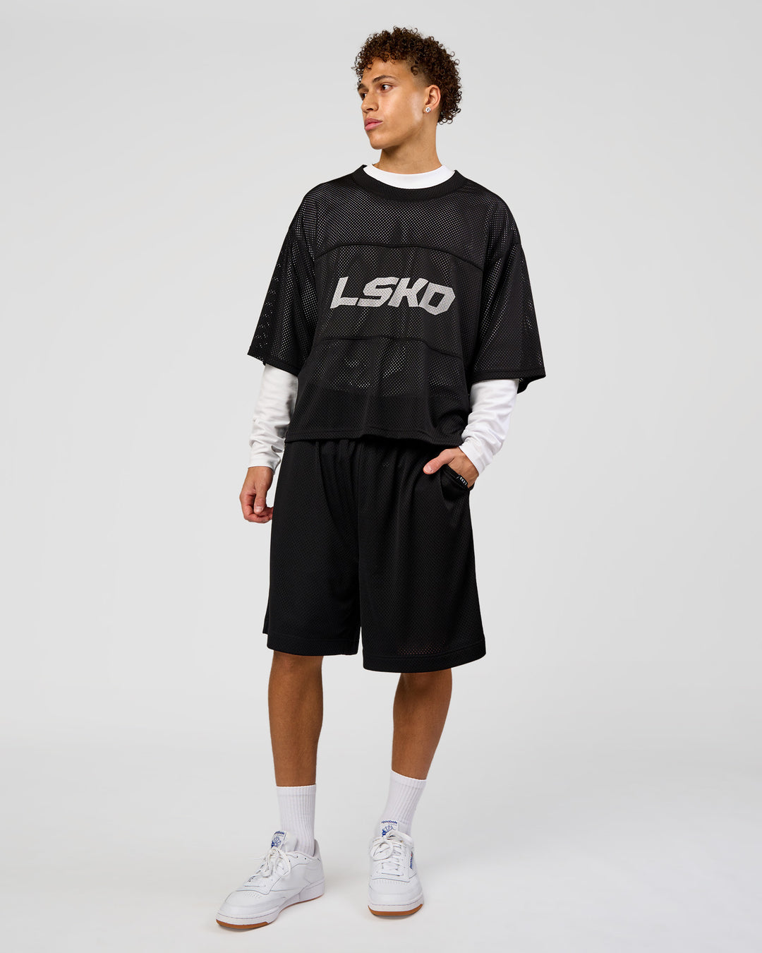Man wearing AirCore Mesh 7" Short - Black | Model:Leandro | Size:M - view 5