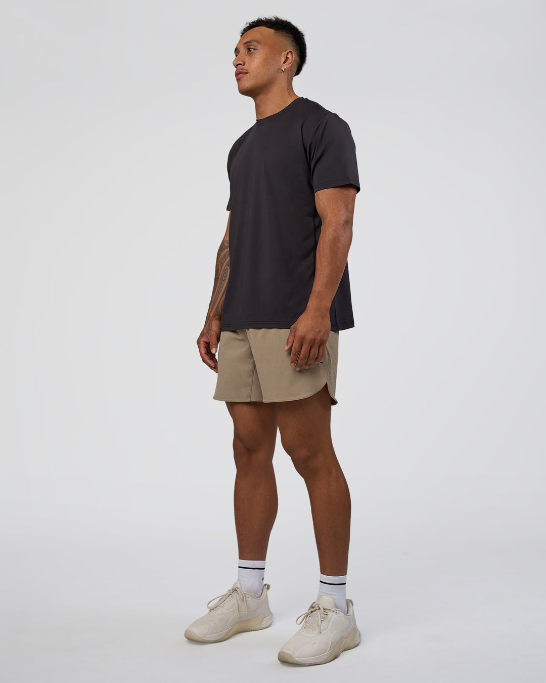 Man wearing AirTrack Tee - Black | Model:Daarian | Size:M - view 5
