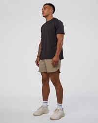 Man wearing AirTrack Tee - Black | Model:Daarian | Size:M | Thumbnail Index: 4