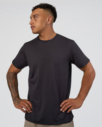 Man wearing AirTrack Tee - Black | Model:Daarian | Size:M | Thumbnail Index: 1
