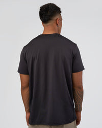 Man wearing AirTrack Tee - Black | Model:Daarian | Size:M | Thumbnail Index: 2