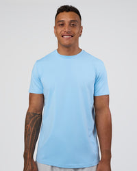 Man wearing AirTrack Tee - Open Air | Model:Daarian | Size:M | Thumbnail Index: 3