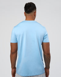 Man wearing AirTrack Tee - Open Air | Model:Daarian | Size:M | Thumbnail Index: 5