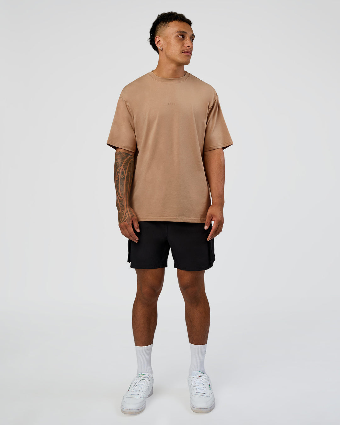 Man wearing Base FLXCotton Tee Oversized - Warm Smoke | Model:Daarian | Size:M - view 2