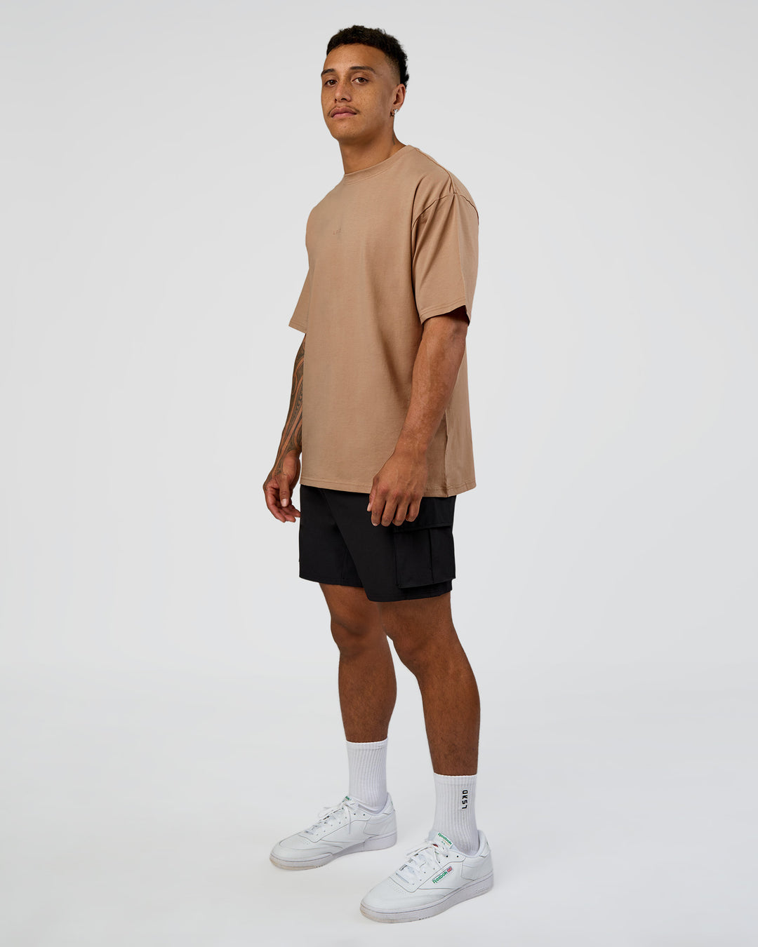 Man wearing Base FLXCotton Tee Oversized - Warm Smoke | Model:Daarian | Size:M - view 5