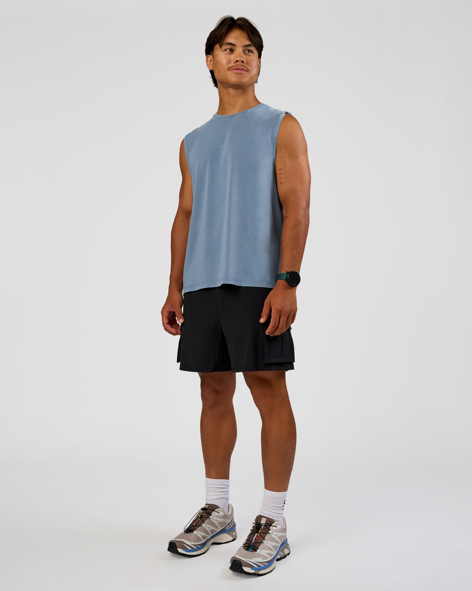 Man wearing Base FLXCotton Tank Regular Fit -8cm - Elemental Blue Washed | Model:George | Size:M