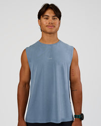 Man wearing Base FLXCotton Tank Regular Fit -8cm - Elemental Blue Washed | Model:George | Size:M | Thumbnail Index: 0