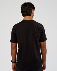 Man wearing Base FLXCotton Tee Regular Fit -8cm - Black | Model:George | Size:M | Thumbnail Index: 2