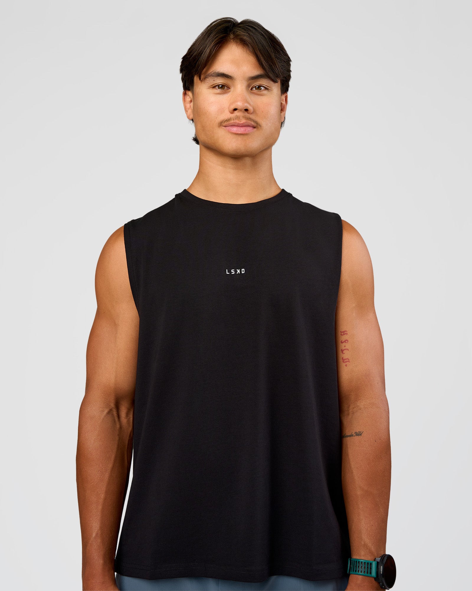 Man wearing Base Heavyweight FLXCotton Tank Regular Fit -8cm - Black | Model:George | Size:M
