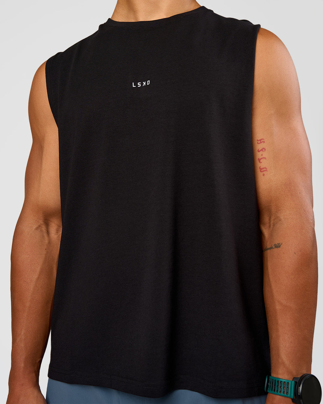 Man wearing Base Heavyweight FLXCotton Tank Regular Fit -8cm - Black | Model:George | Size:M - view 5