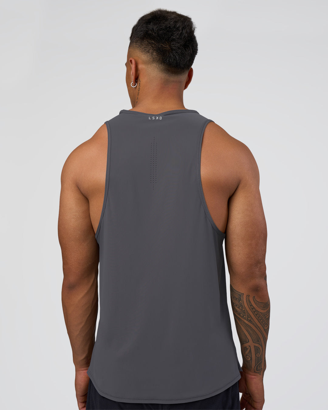 Man wearing Cadence Tank - Dark Storm | Model:Daarian | Size:M - view 4