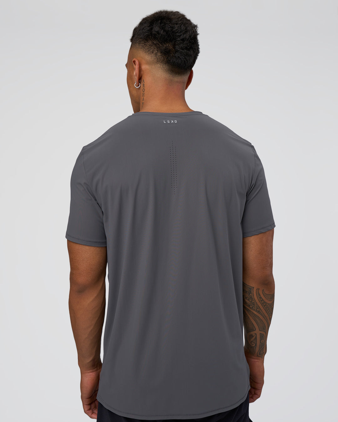 Man wearing Cadence Tee - Dark Storm | Model:Daarian | Size:M - view 3