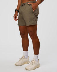 Man wearing Daily 5" Short - Walnut Grey | Model:Malebo | Size:M | Thumbnail Index: 4