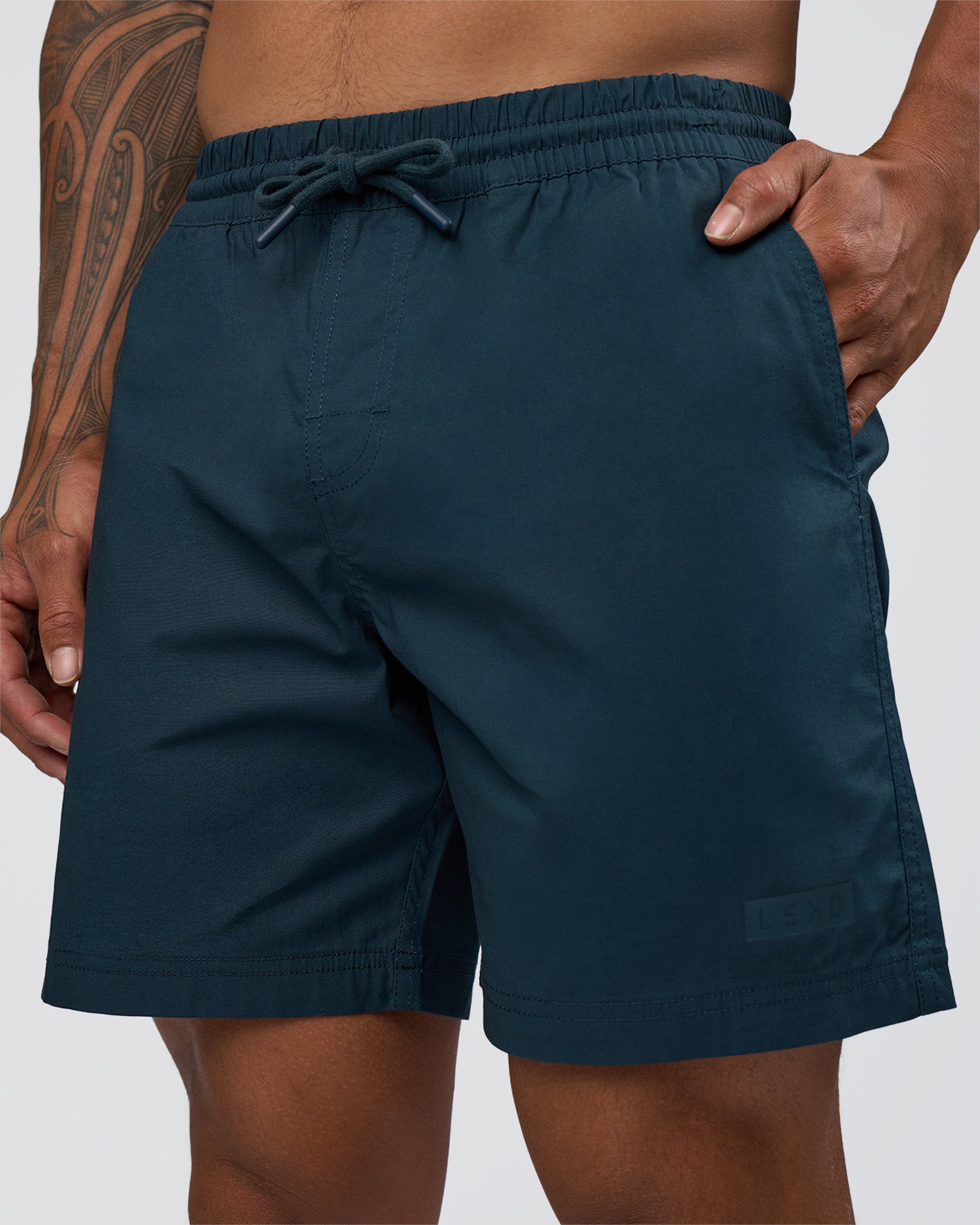 Man wearing Daily 7" Short - Night Sea | Model:Daarian | Size:M