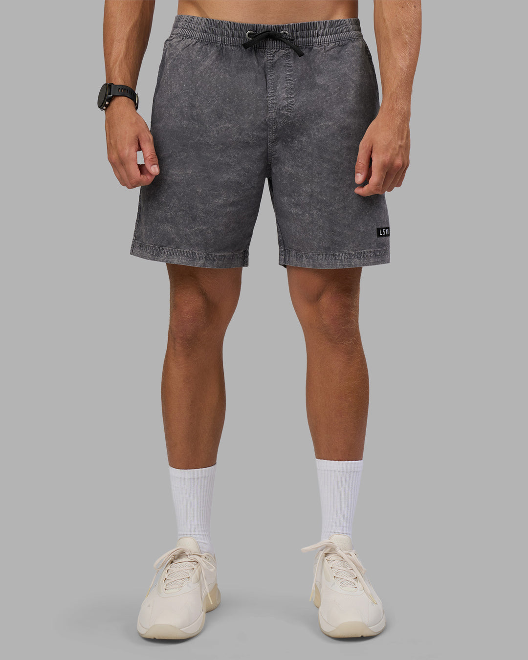Man wearing Daily Short Pigment 7" - Pigment Dark Storm | Model:Nikola | Size:M - view 6