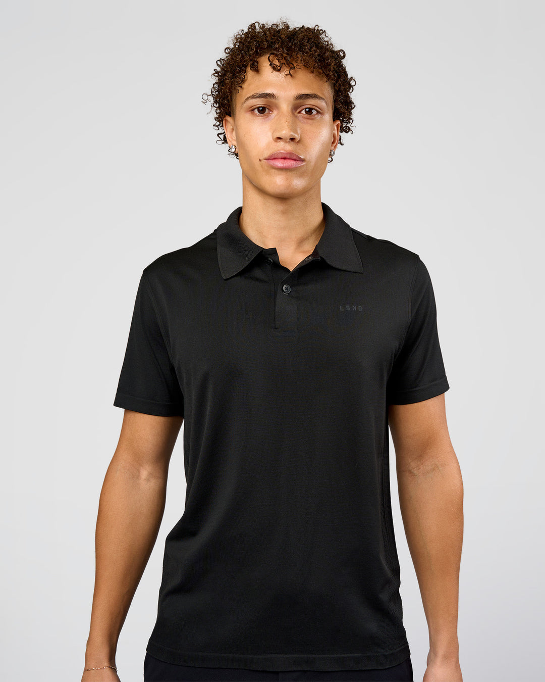 Man wearing Drive Seamless Polo - Black | Model:Leandro | Size:M - view 1