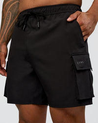 Man wearing Energy Stretch 6" Performance Cargo Short - Black | Model:Daarian | Size:M | Thumbnail Index: 4
