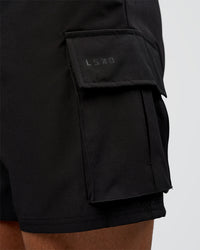 Man wearing Energy Stretch 6" Performance Cargo Short - Black | Model:Daarian | Size:M | Thumbnail Index: 5