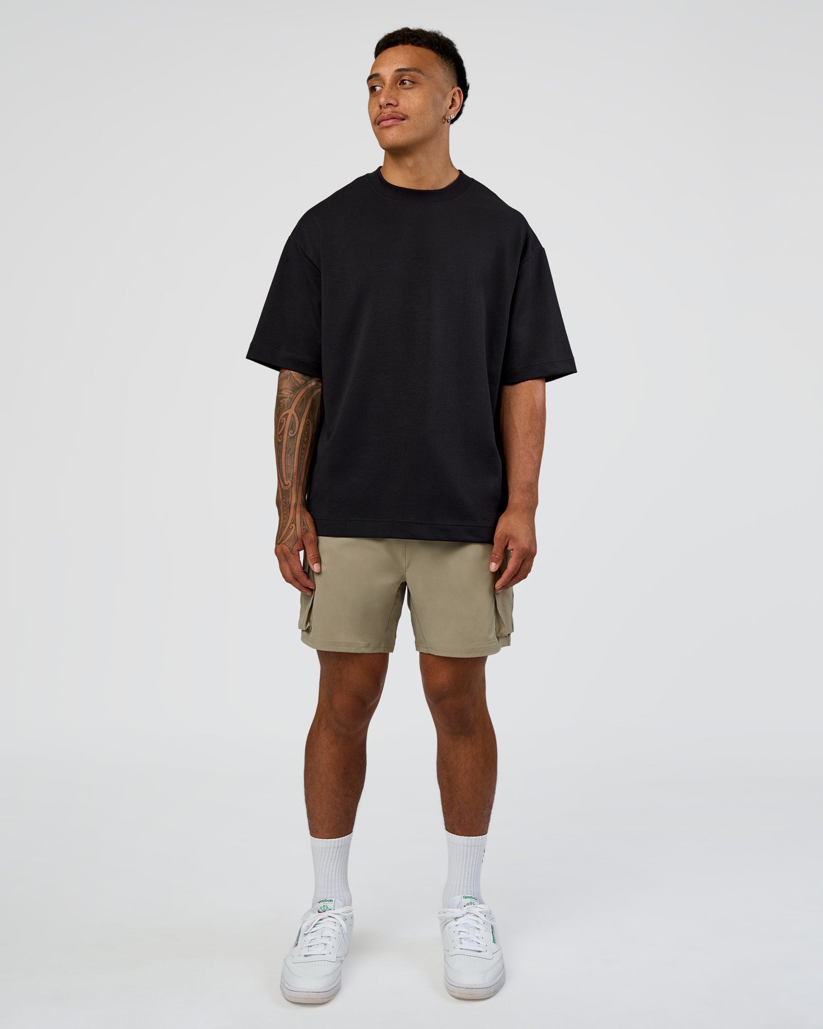 Man wearing Energy Stretch 6" Performance Cargo Short - Laurel Oak | Model:Daarian | Size:M