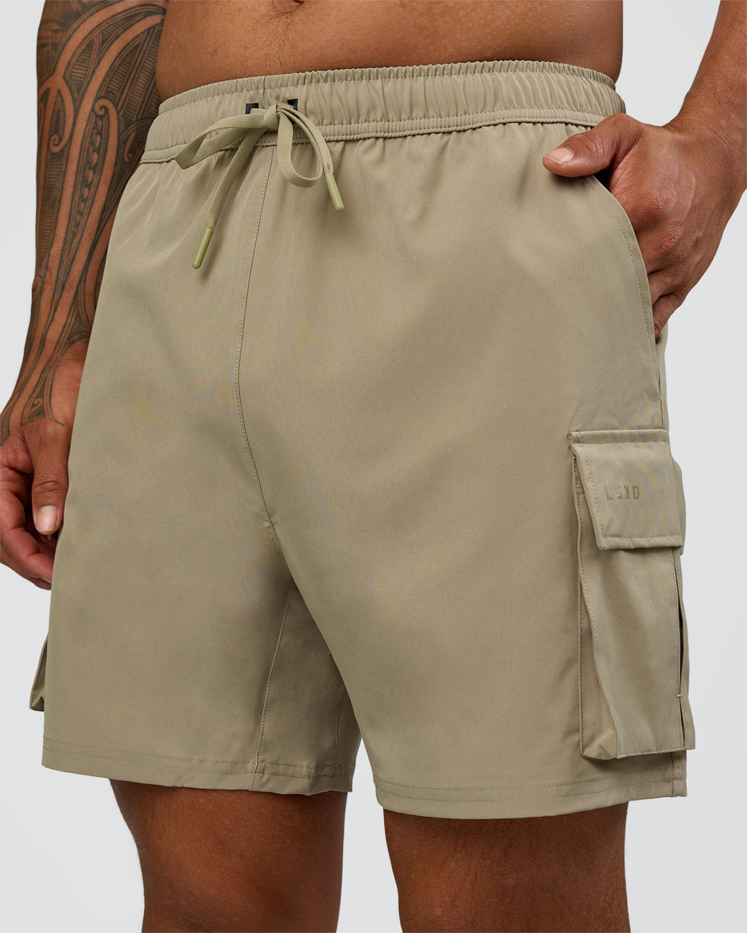 Man wearing Energy Stretch 6" Performance Cargo Short - Laurel Oak | Model:Daarian | Size:M - view 7