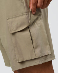 Man wearing Energy Stretch 6" Performance Cargo Short - Laurel Oak | Model:Daarian | Size:M | Thumbnail Index: 5