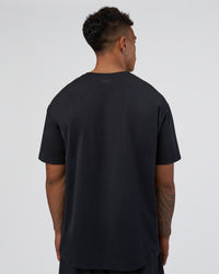 Man wearing Forever EffortlessTech Tee - Black | Model:Daarian | Size:M | Thumbnail Index: 2