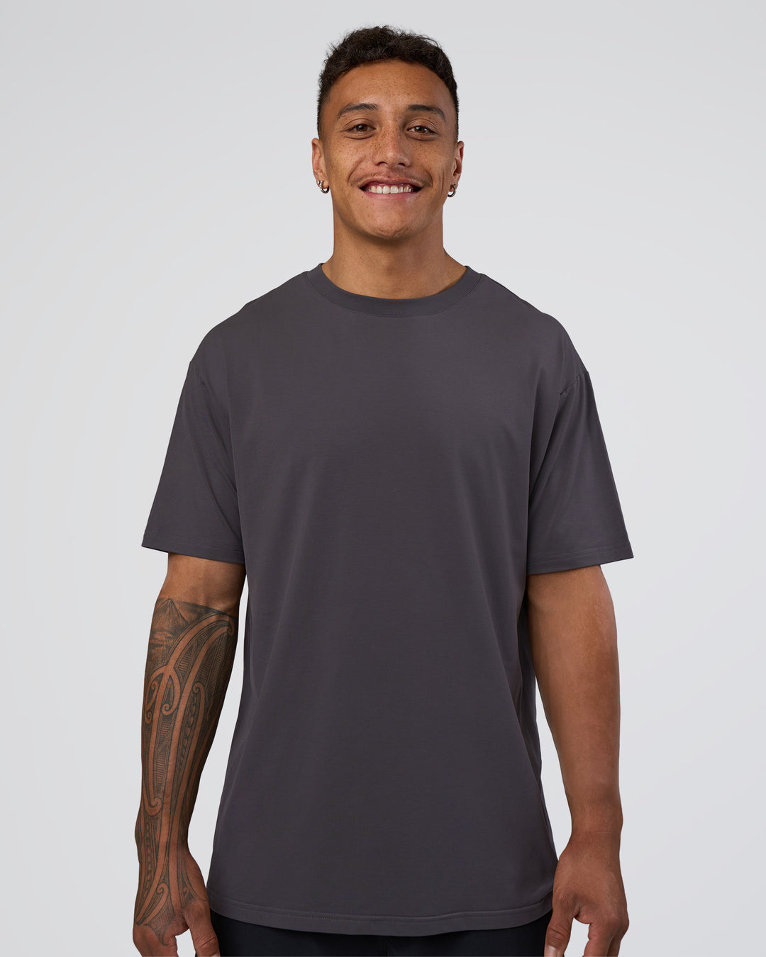 Man wearing Forever EffortlessTech Tee - Dark Storm | Model:Daarian | Size:M - view 4