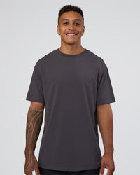 Man wearing Forever EffortlessTech Tee - Dark Storm | Model:Daarian | Size:M | Thumbnail Index: 3