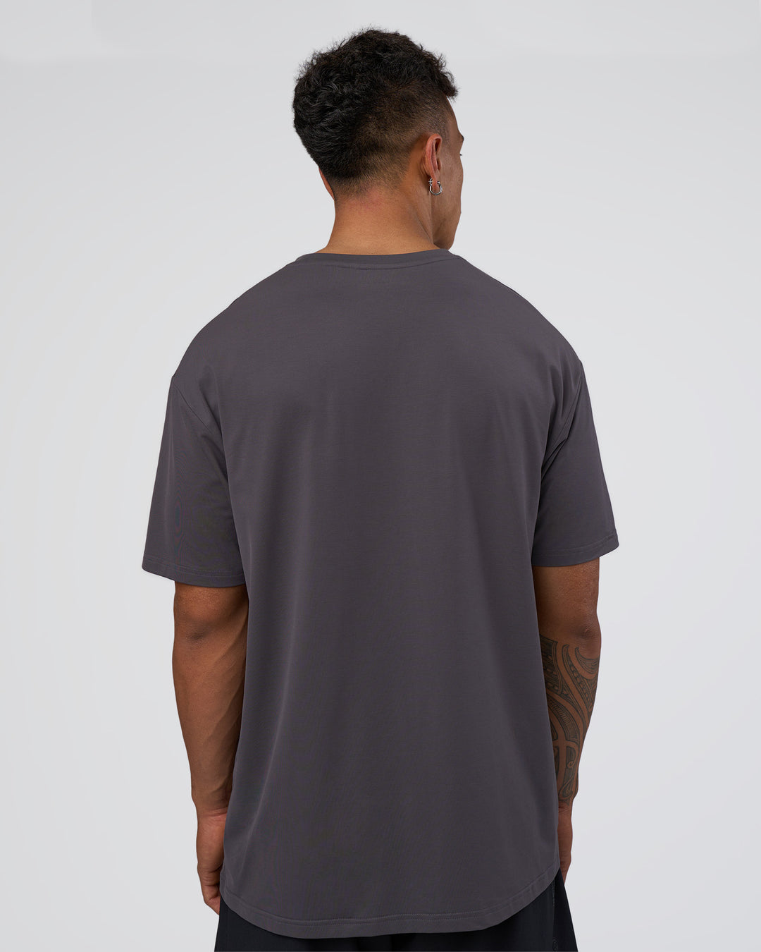 Man wearing Forever EffortlessTech Tee - Dark Storm | Model:Daarian | Size:M - view 3