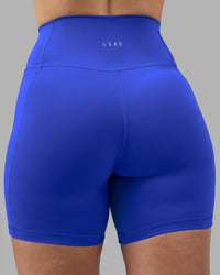 Woman wearing Fusion Ultra High-Rise 6" Short Pockets - Power Cobalt | Model:Amy | Size:M | Thumbnail Index: 3